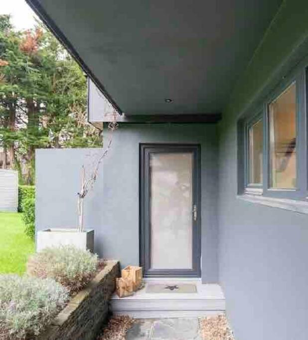 Beautiful Garden Apartment With Private Patio And Garden View 더블린 외부 사진